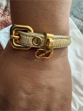 🔥🔥 Miu Miu Cream Crocodile Embossed Leather Gold Tone Heart Charm Bracelet